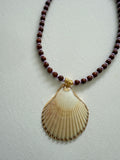 Le Hot Shell Beaded necklace